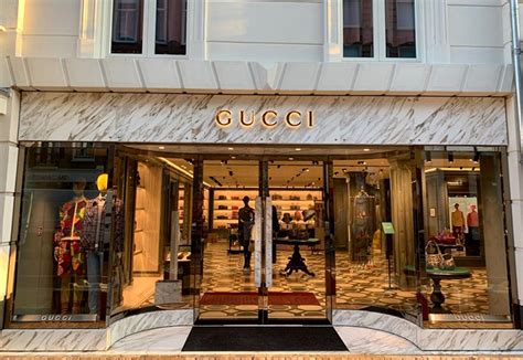 gucci openingstijden pc hooftstraat|gucci amsterdam hours.